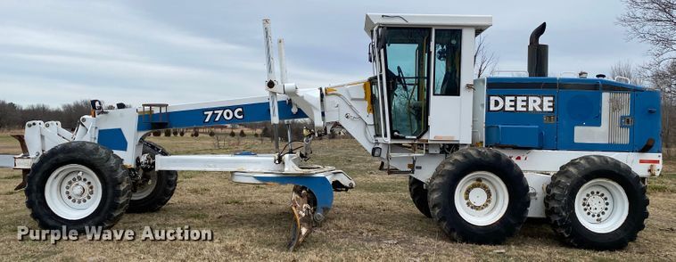 image for item JN9146 2000 John Deere 770C  motor grader