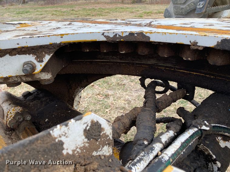 image for item JN9146 2000 John Deere 770C  motor grader