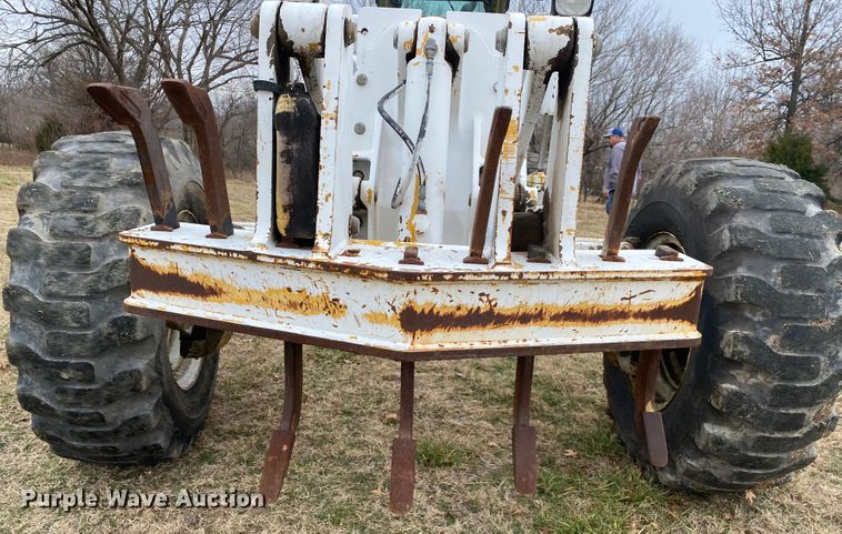 image for item JN9146 2000 John Deere 770C  motor grader