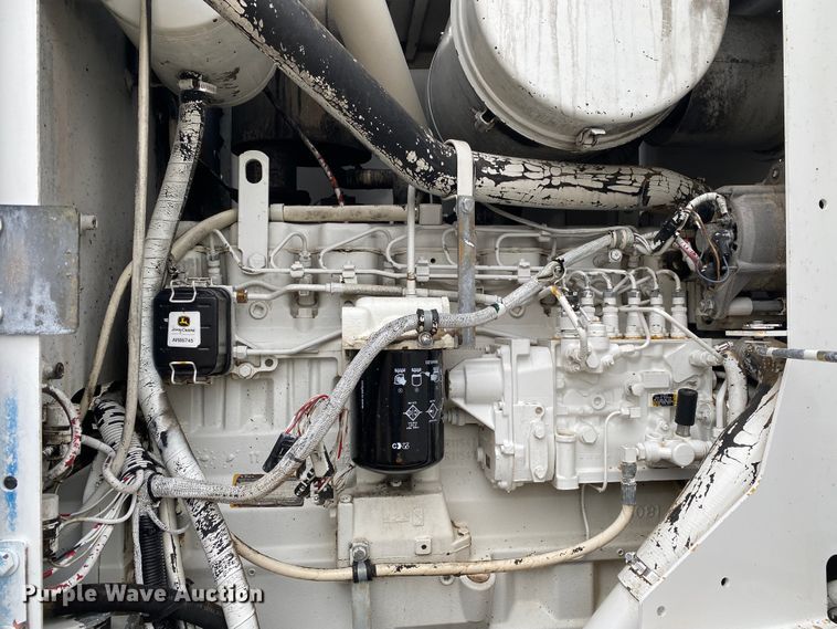 image for item JN9146 2000 John Deere 770C  motor grader