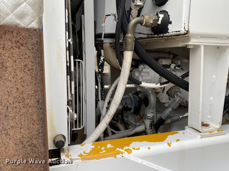 image for item JN9146 2000 John Deere 770C  motor grader