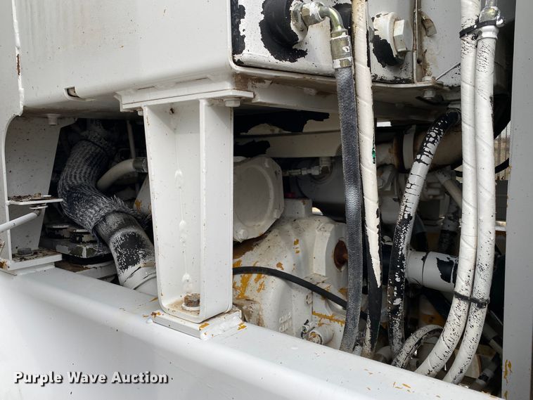 image for item JN9146 2000 John Deere 770C  motor grader