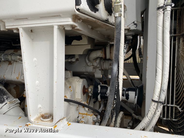 image for item JN9146 2000 John Deere 770C  motor grader