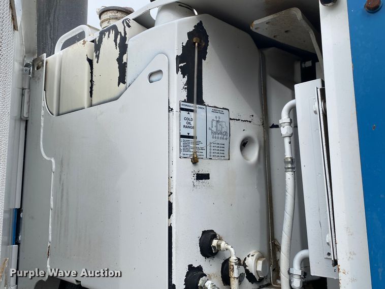 image for item JN9146 2000 John Deere 770C  motor grader