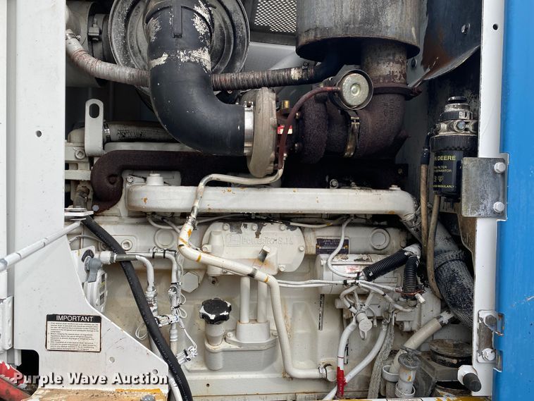 image for item JN9146 2000 John Deere 770C  motor grader