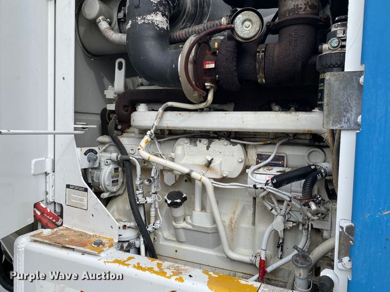 image for item JN9146 2000 John Deere 770C  motor grader