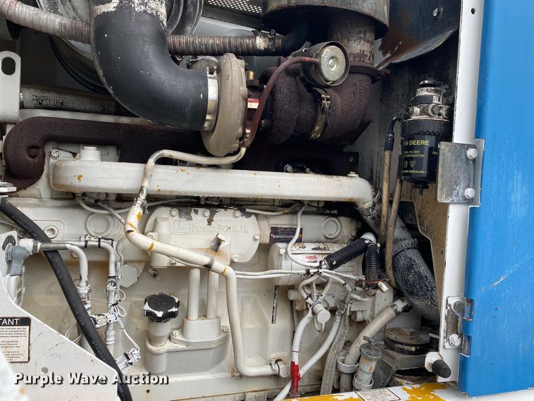 image for item JN9146 2000 John Deere 770C  motor grader