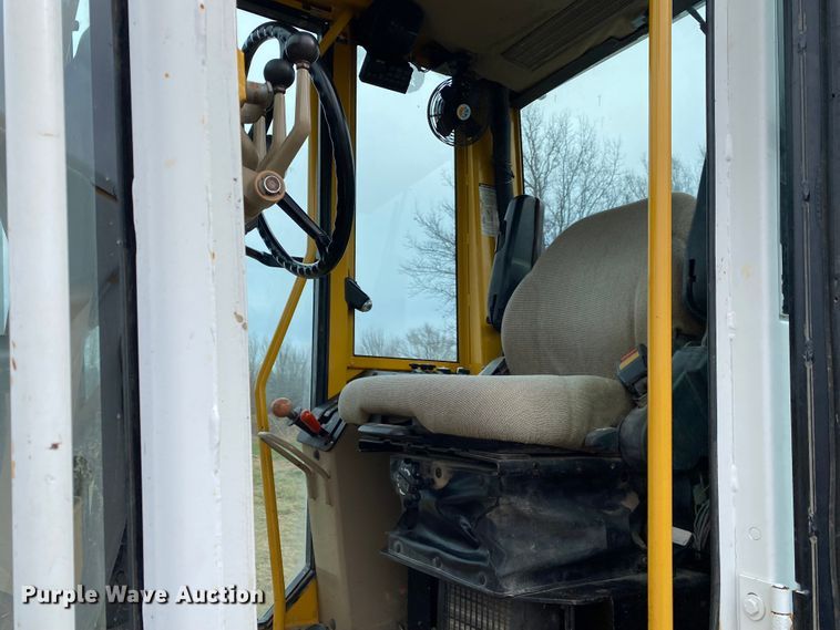 image for item JN9146 2000 John Deere 770C  motor grader