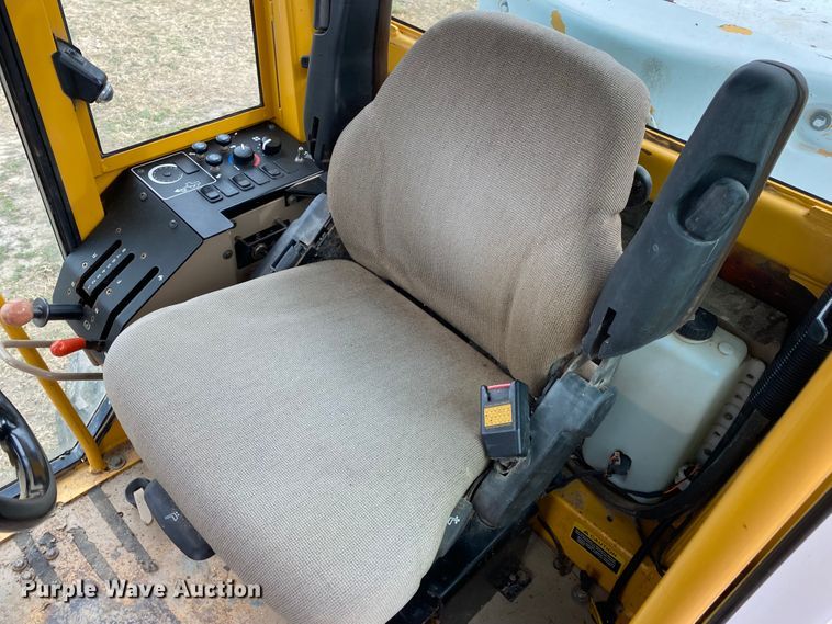 image for item JN9146 2000 John Deere 770C  motor grader