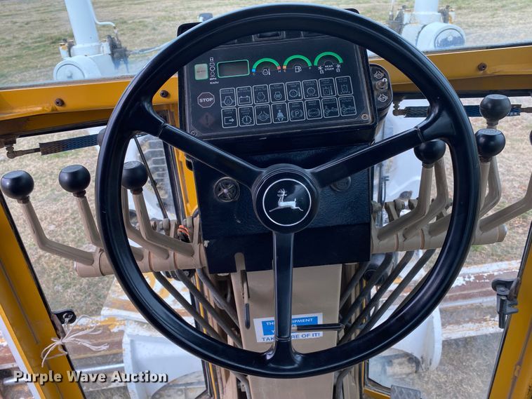 image for item JN9146 2000 John Deere 770C  motor grader