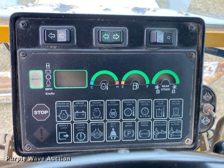 image for item JN9146 2000 John Deere 770C  motor grader