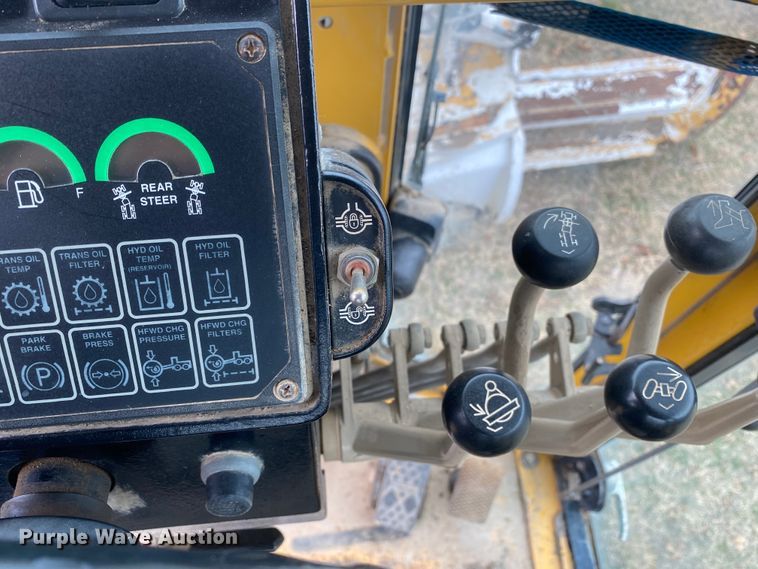 image for item JN9146 2000 John Deere 770C  motor grader