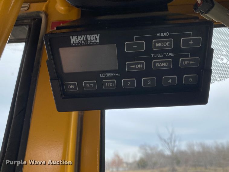 image for item JN9146 2000 John Deere 770C  motor grader