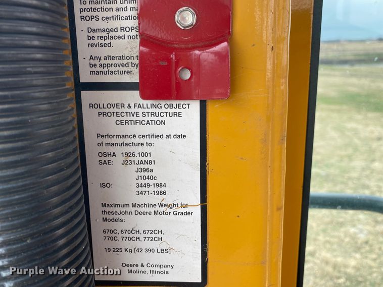 image for item JN9146 2000 John Deere 770C  motor grader