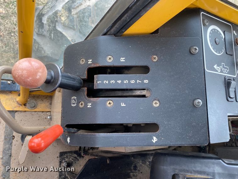 image for item JN9146 2000 John Deere 770C  motor grader