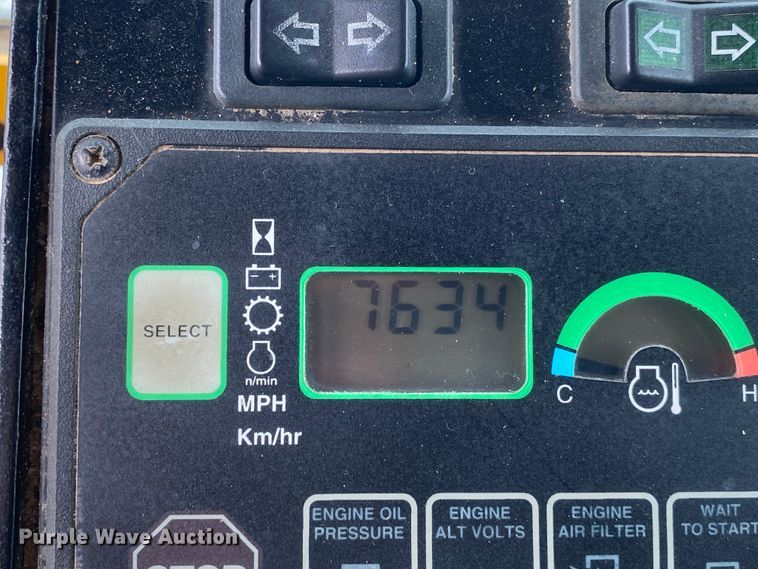 image for item JN9146 2000 John Deere 770C  motor grader