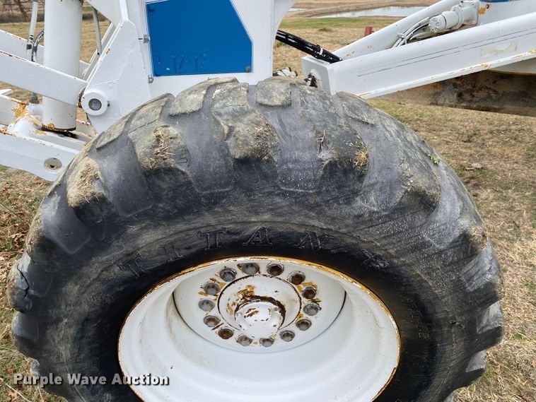 image for item JN9146 2000 John Deere 770C  motor grader