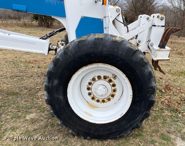 image for item JN9146 2000 John Deere 770C  motor grader