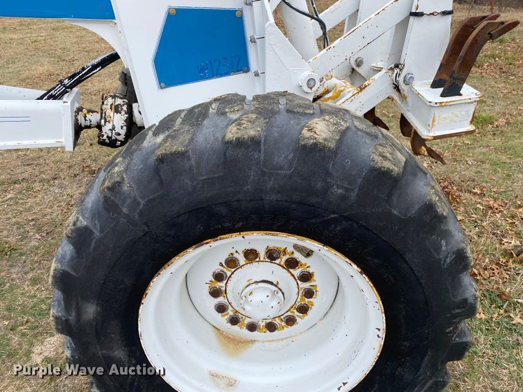 image for item JN9146 2000 John Deere 770C  motor grader