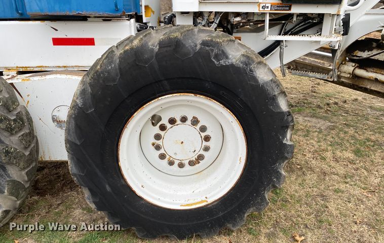 image for item JN9146 2000 John Deere 770C  motor grader