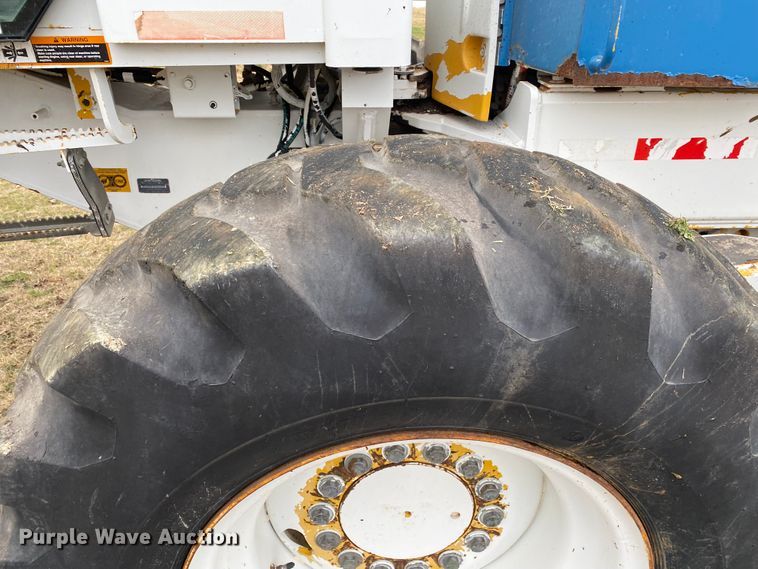 image for item JN9146 2000 John Deere 770C  motor grader