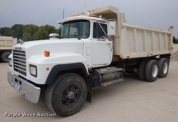 image for item KA9391 2000 Mack RD690S  dump truck