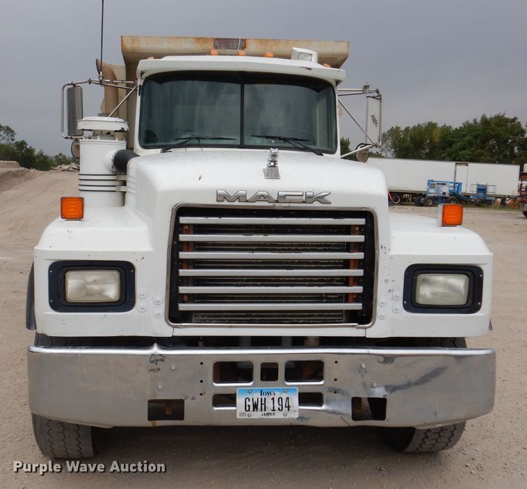 image for item KA9391 2000 Mack RD690S  dump truck