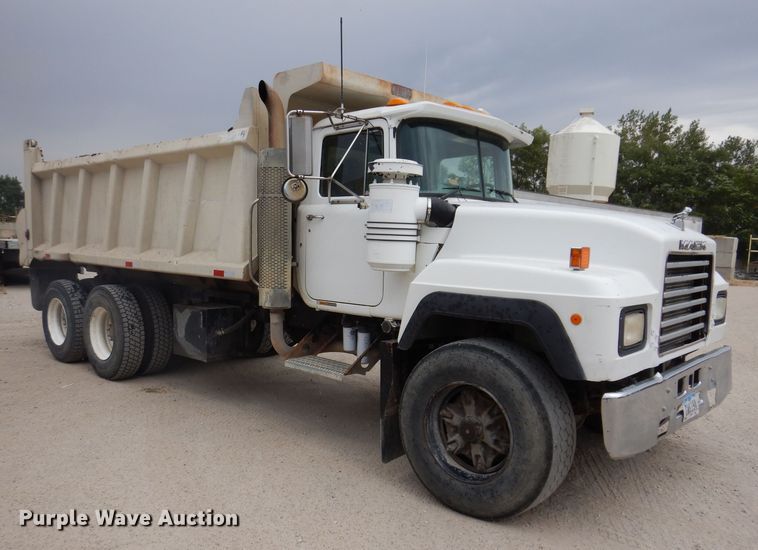 image for item KA9391 2000 Mack RD690S  dump truck
