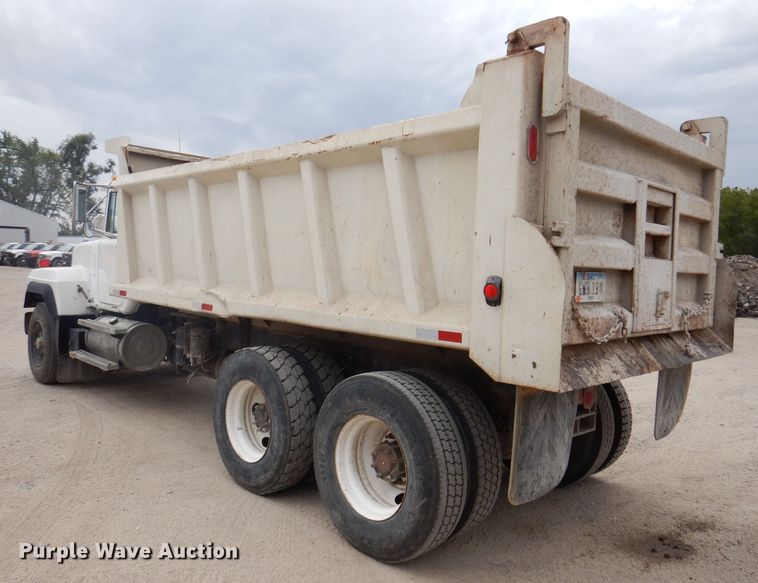 image for item KA9391 2000 Mack RD690S  dump truck