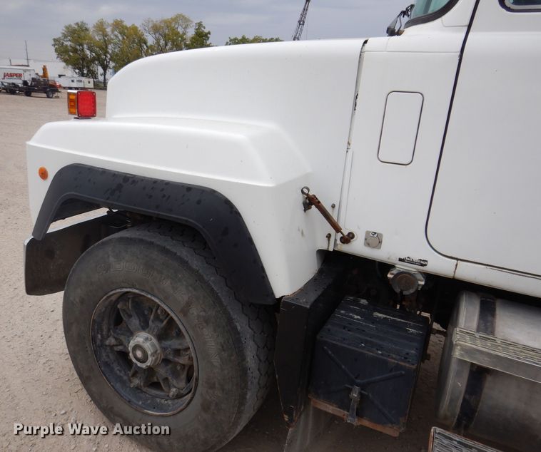 image for item KA9391 2000 Mack RD690S  dump truck