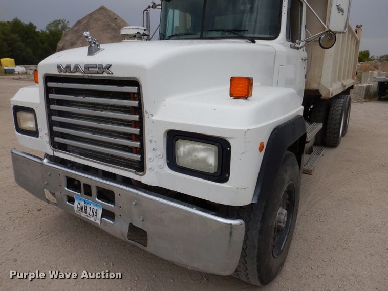 image for item KA9391 2000 Mack RD690S  dump truck