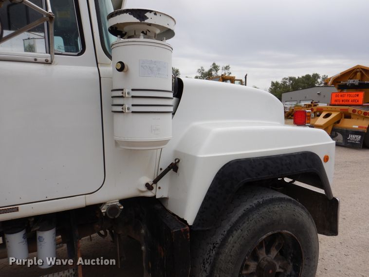image for item KA9391 2000 Mack RD690S  dump truck