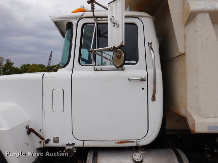 image for item KA9391 2000 Mack RD690S  dump truck
