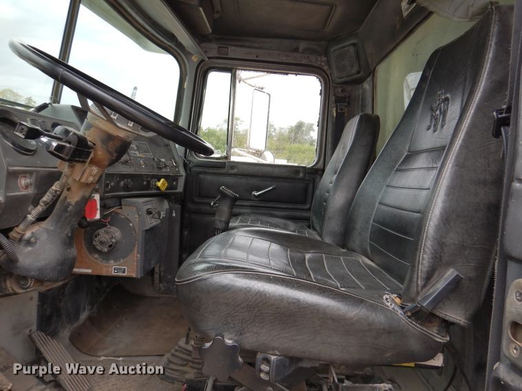 image for item KA9391 2000 Mack RD690S  dump truck