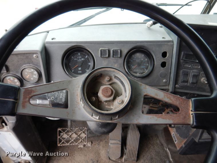 image for item KA9391 2000 Mack RD690S  dump truck