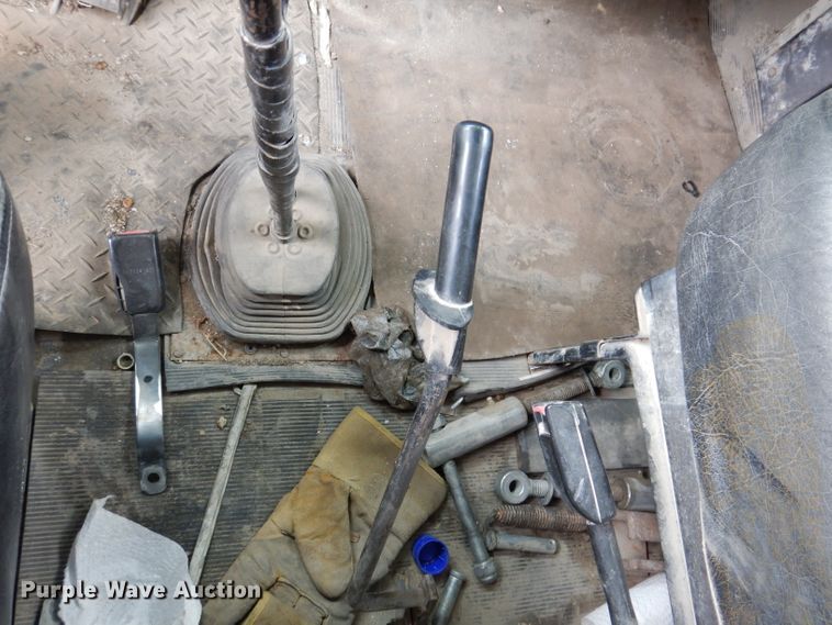 image for item KA9391 2000 Mack RD690S  dump truck