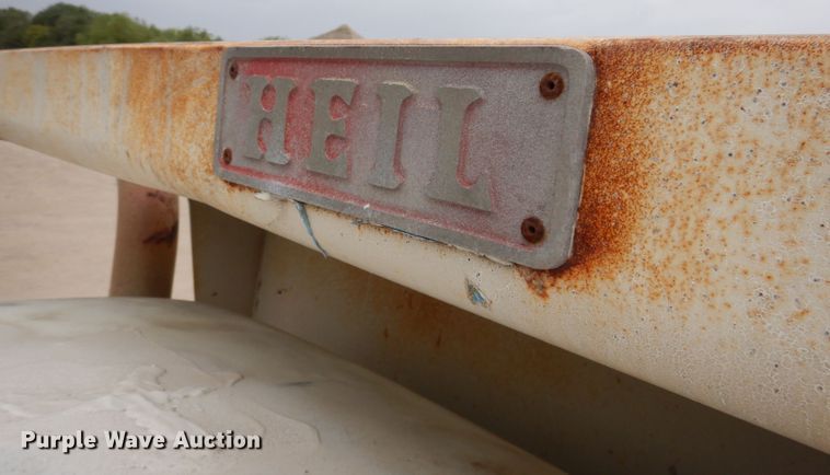 image for item KA9391 2000 Mack RD690S  dump truck