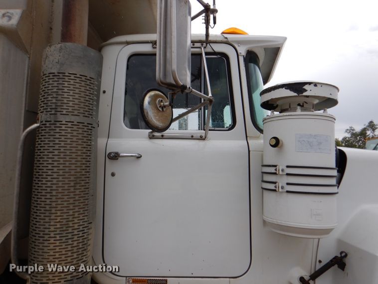 image for item KA9391 2000 Mack RD690S  dump truck