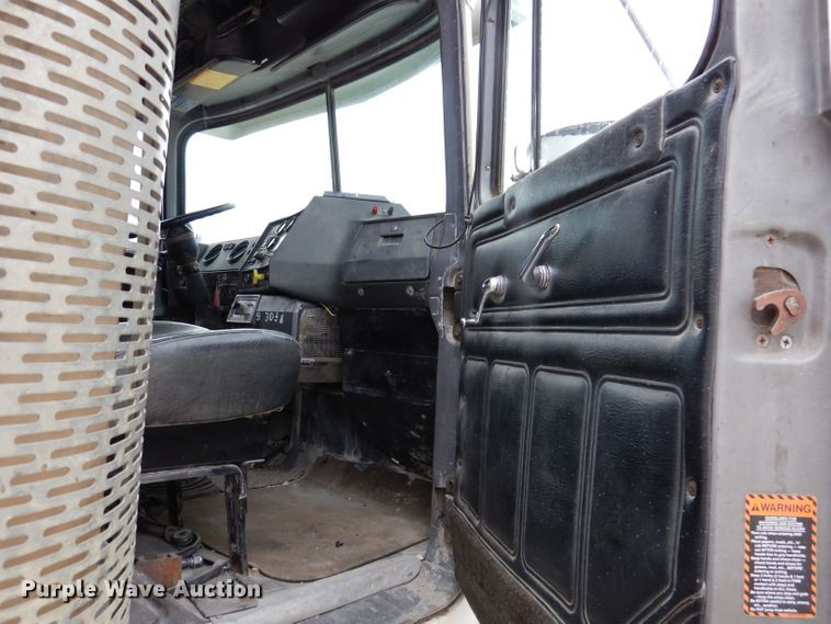 image for item KA9391 2000 Mack RD690S  dump truck