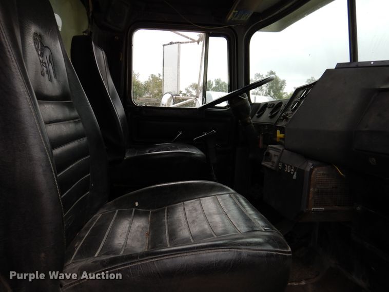 image for item KA9391 2000 Mack RD690S  dump truck