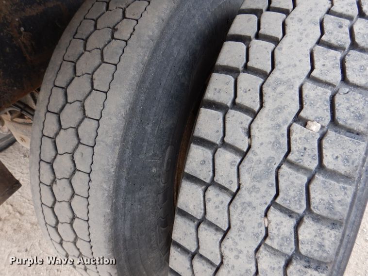 image for item KA9391 2000 Mack RD690S  dump truck