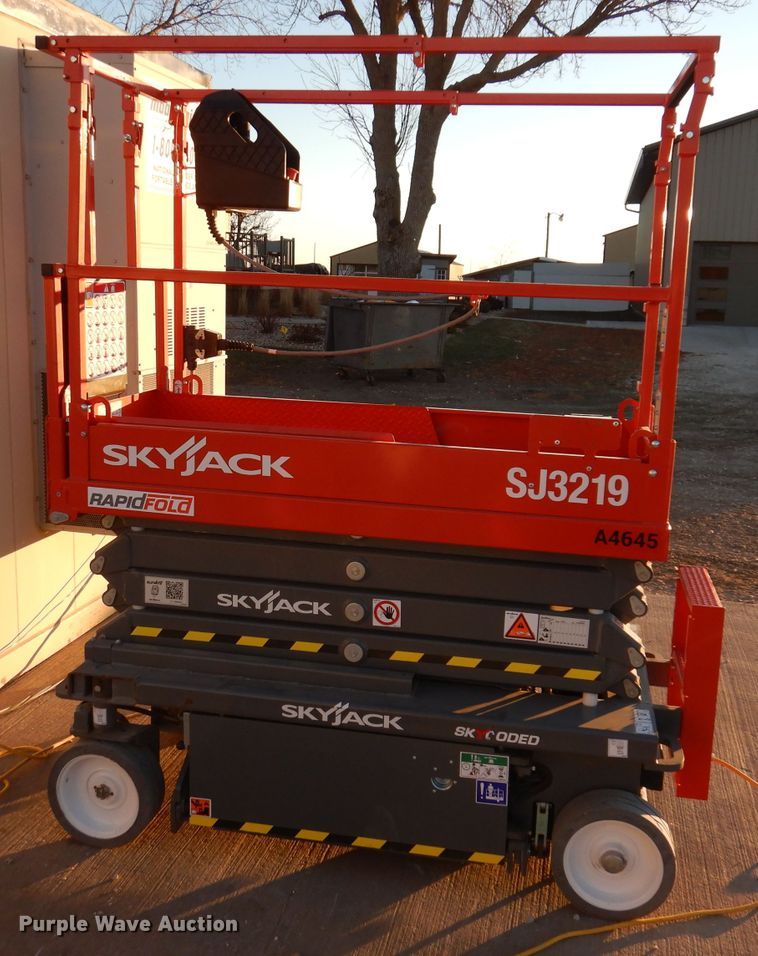 image for item KH9045 2021 Skyjack SJ3219  scissor lift