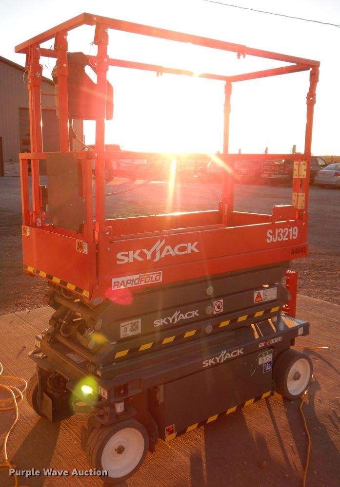 image for item KH9045 2021 Skyjack SJ3219  scissor lift