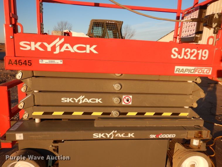 image for item KH9045 2021 Skyjack SJ3219  scissor lift