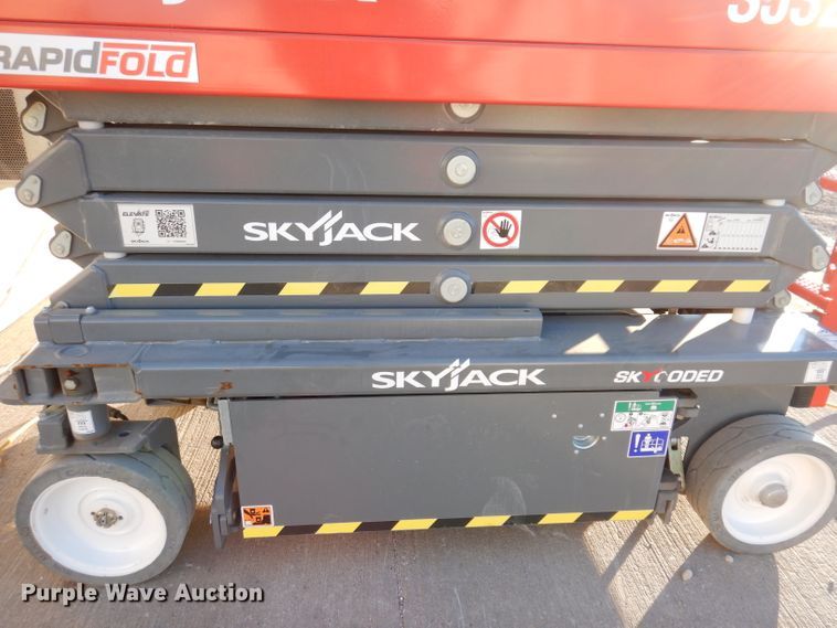 image for item KH9045 2021 Skyjack SJ3219  scissor lift