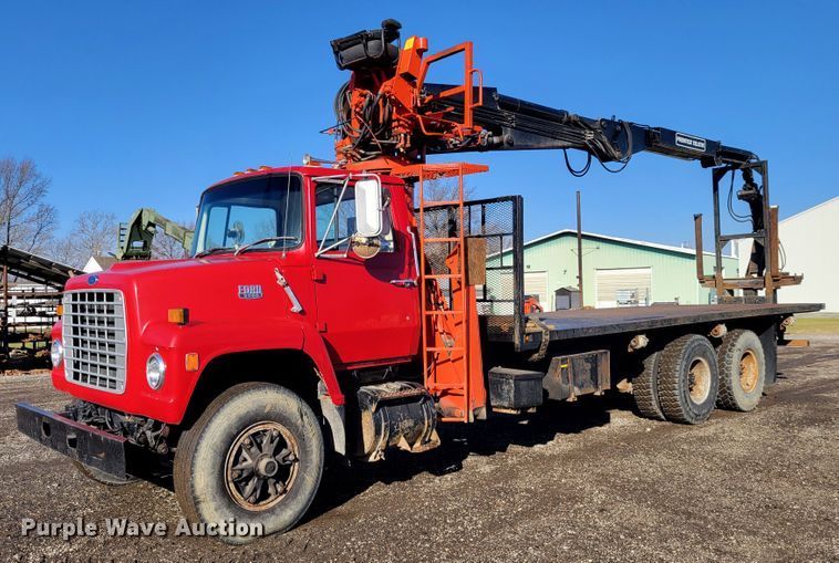 image for item KH9924 1985 Ford 9000  crane truck