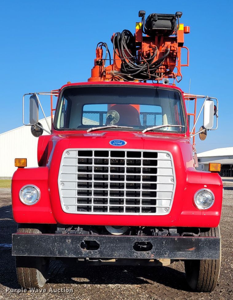 image for item KH9924 1985 Ford 9000  crane truck