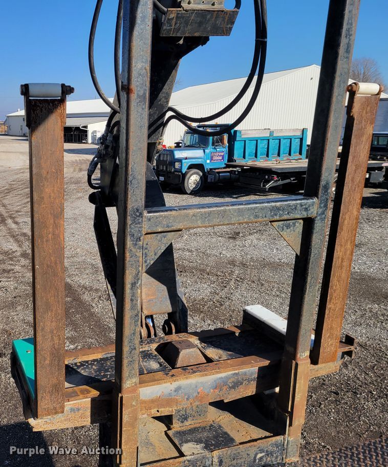 image for item KH9924 1985 Ford 9000  crane truck