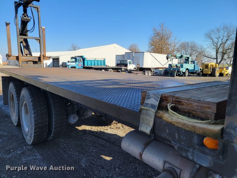 image for item KH9924 1985 Ford 9000  crane truck