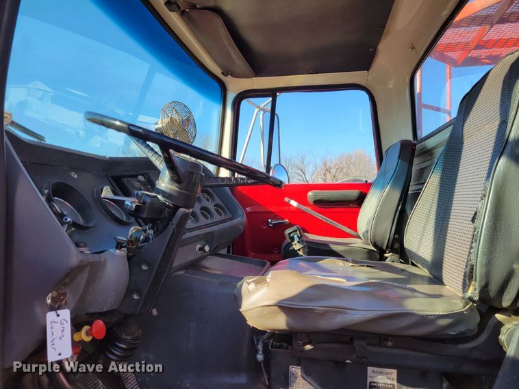 image for item KH9924 1985 Ford 9000  crane truck